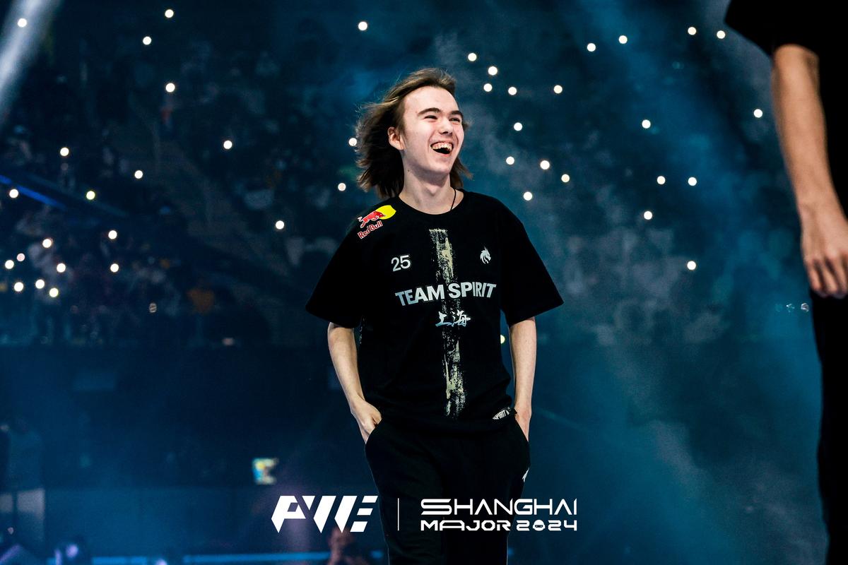 Generation Gaming 宣布 2025 赛季制服： Black 作为主色，配以 White 和黄色点缀在 Arms 上;